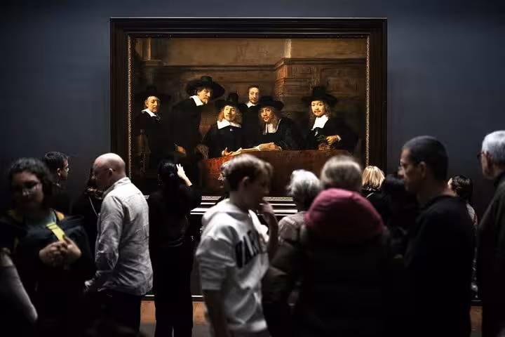 Crowds admire Rembrandt masterpiece at Rijksmuseum on a private Rembrandt & Van Gogh walking tour in Amsterdam