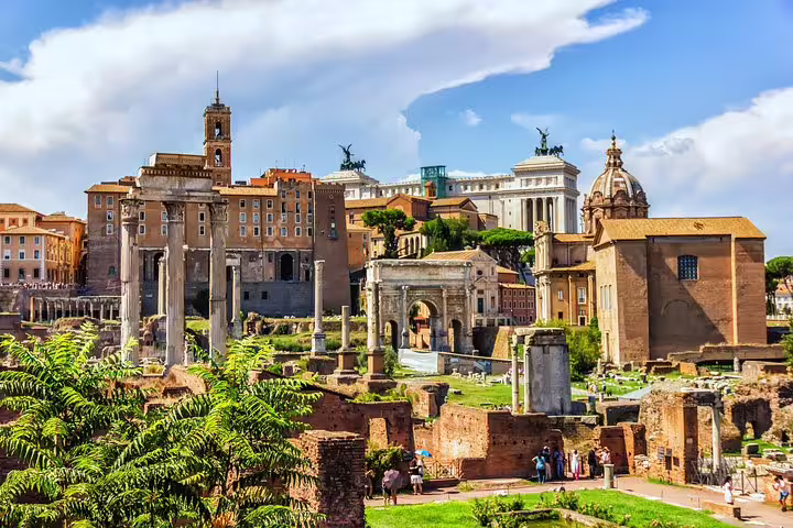 Panoramic view of the Roman Forum temples and monuments on a sunny day, included in an exclusive Colosseum and Forum private tour