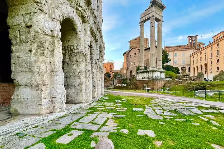 Ancient ruins and temples in the Roman Forum area, included in Rome 3-day private guided tours with luxury car transfers