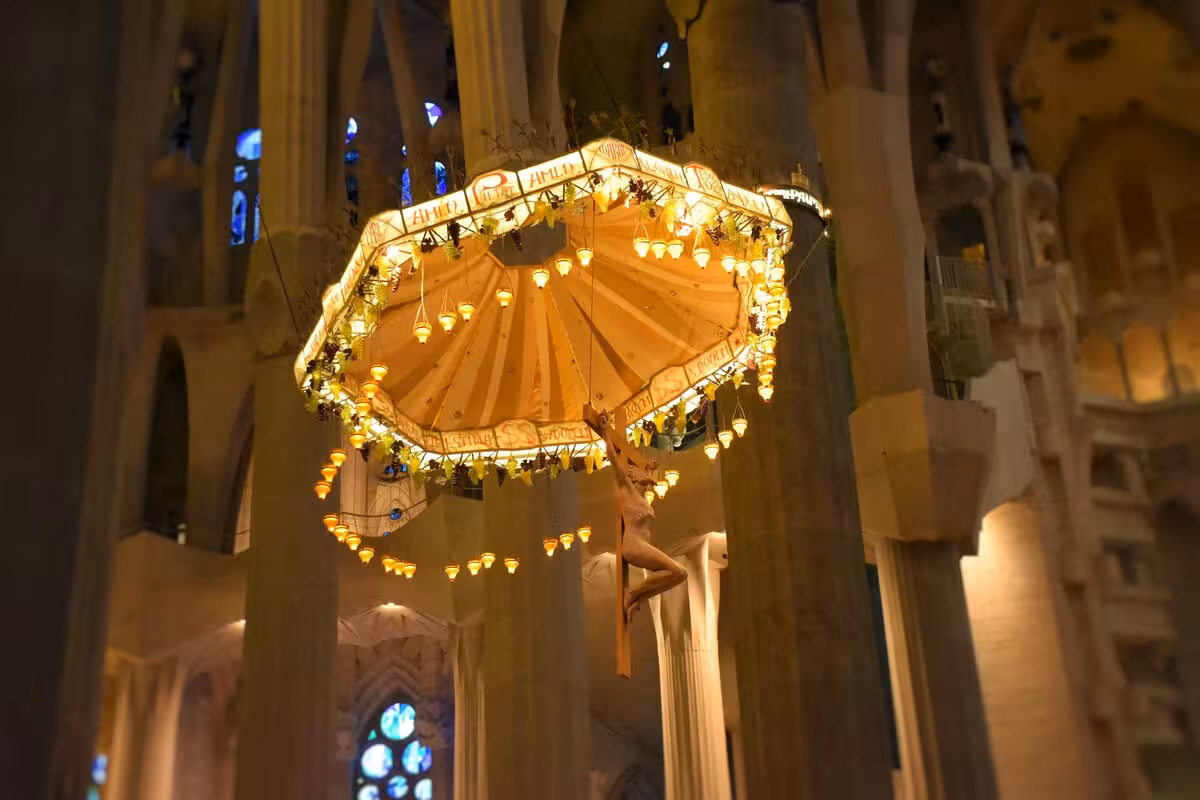 Sagrada Família interior chandelier and columns on UNESCO guided tour with skip-the-line tickets in Barcelona
