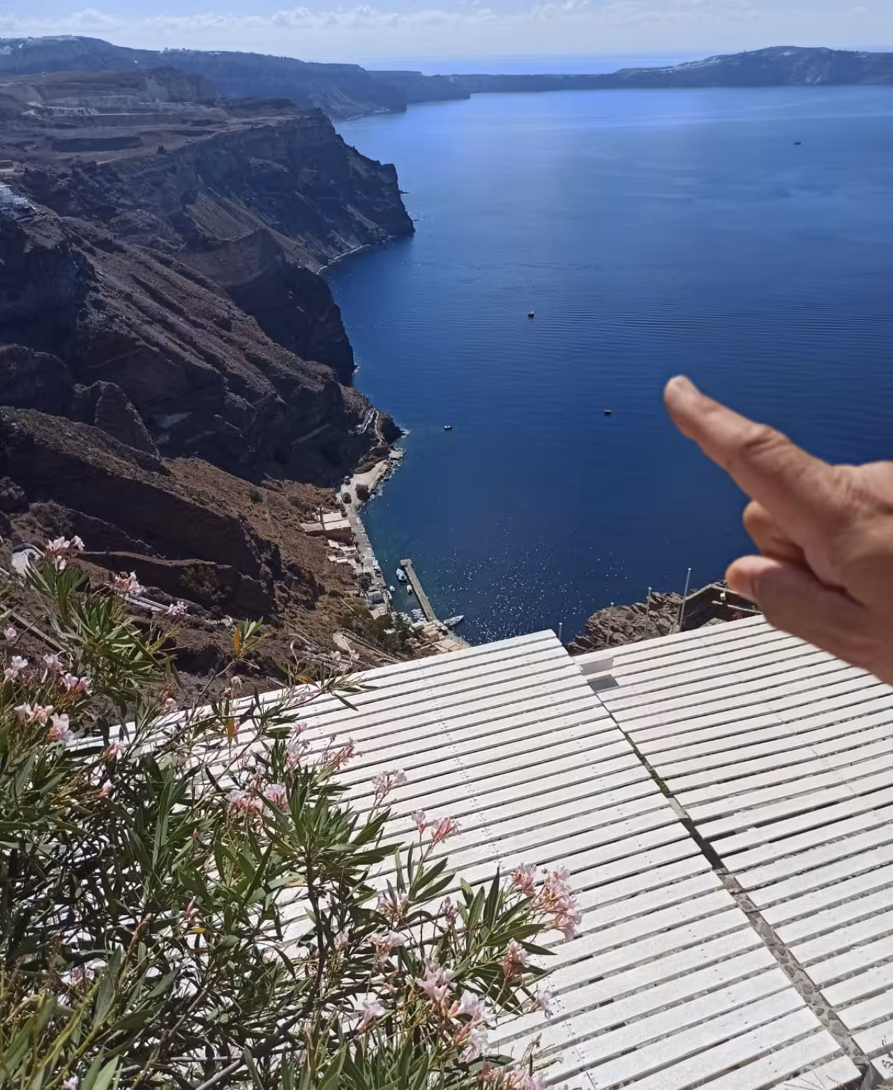 Santorini cliffside caldera lookout above Old Port, ideal shore-to-Oia 4-hour cruise excursion with panoramic views