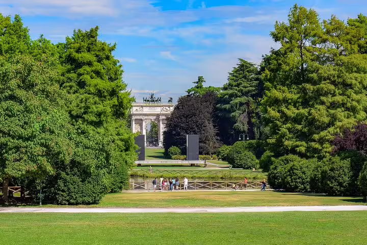 Sempione Park in Milan with Arco della Pace, relaxing stop before Milan to Switzerland private day trip