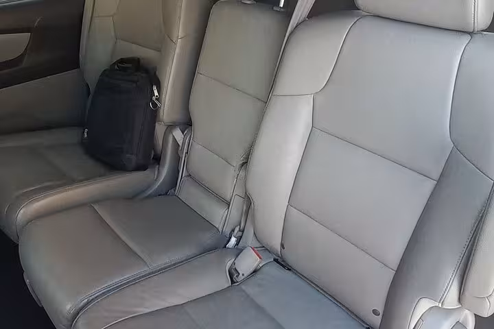 Spacious leather back seats of private transfer vehicle used for Shangri-La to Muscat Airport departure service