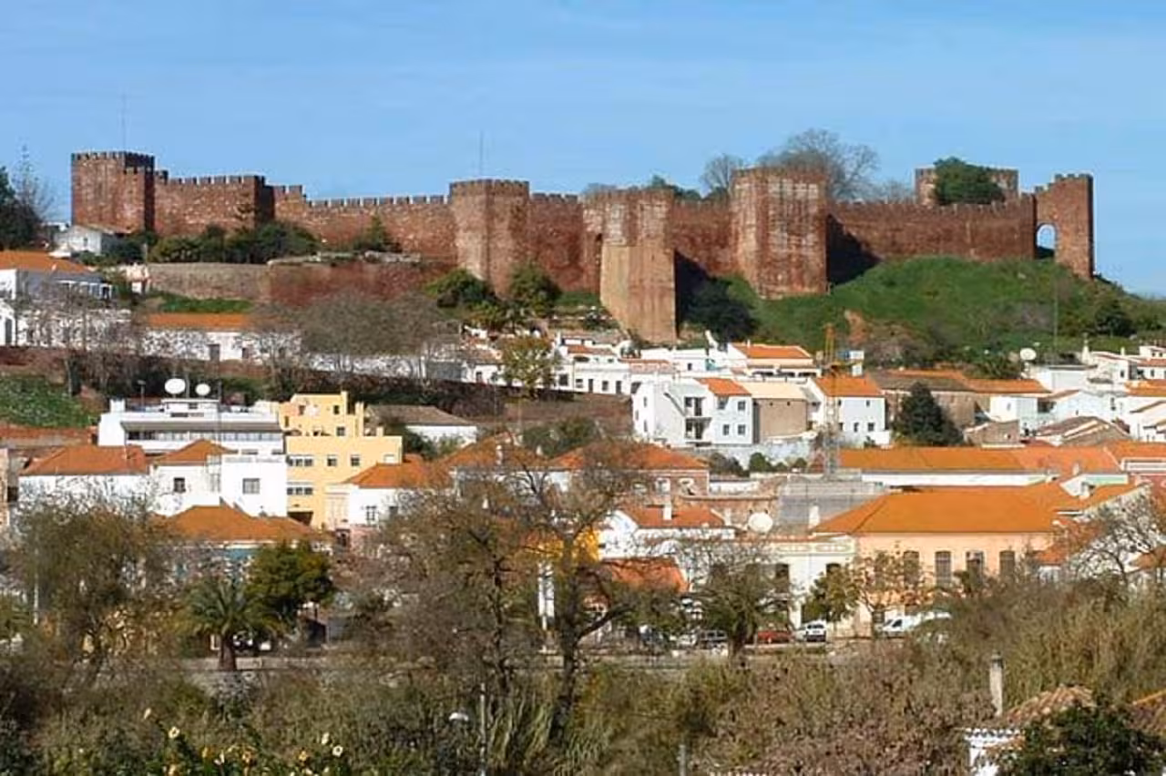 Panoramic view of Silves Castle towering above whitewashed Algarve houses on the Finest Silves & Monchique half‑day tour route