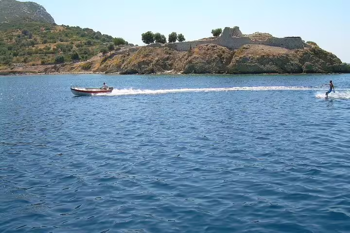 Speedboat and waterskier on blue Halkidiki sea, scenic stop on Thessaloniki private day tour with local