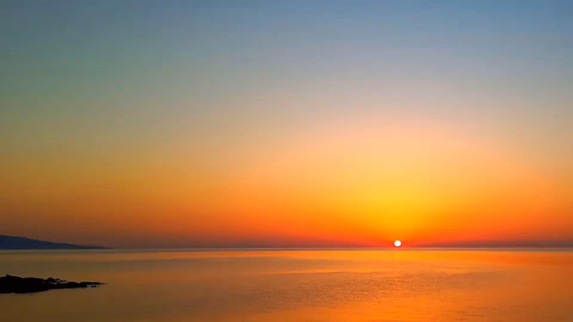 Breathtaking Stintino sunset over tranquil seas, perfect for a peaceful dinghy tour experience.