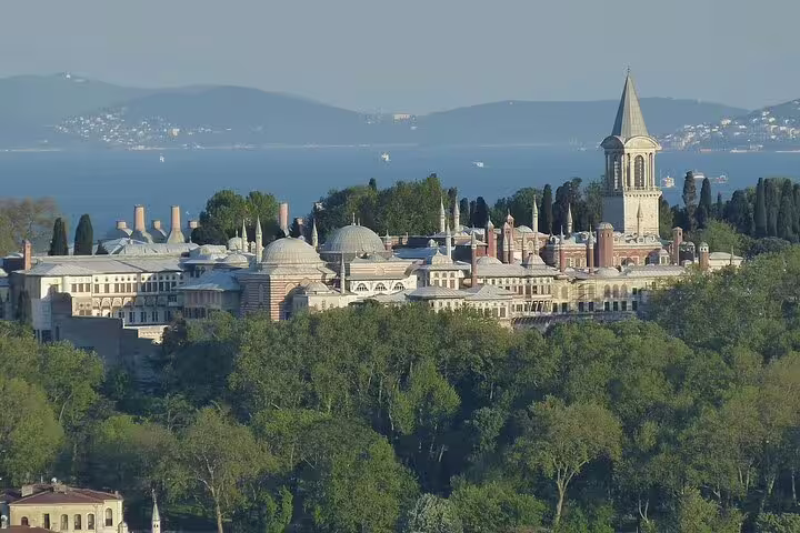 Topkapi Palace view over the Bosphorus, ideal stop on a private Istanbul layover sightseeing tour