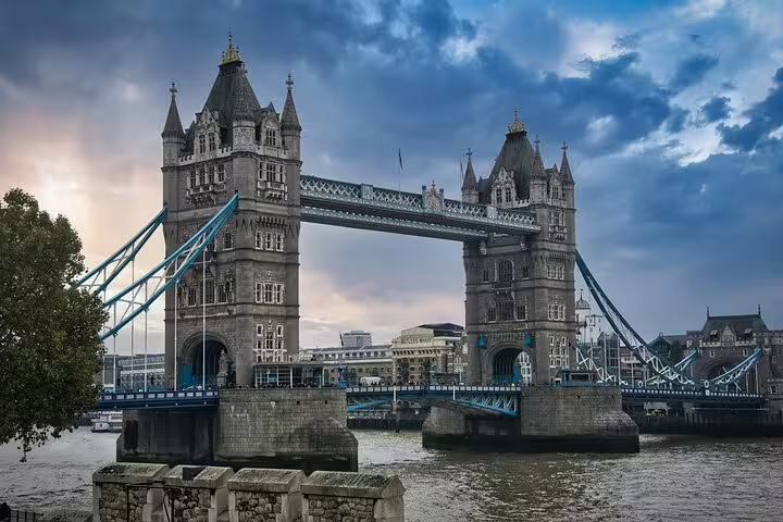 Tower Bridge over the River Thames at dusk, must-see highlight on a full-day London sightseeing tour with a local