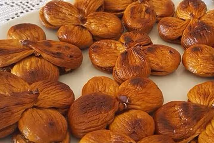 Traditional Mediterranean lunch figs on plate, perfect for Tyrrhenian Sea one-day walking tour