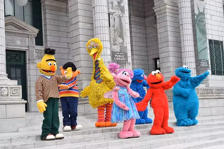 Meet Sesame Street characters at Universal Studios Singapore, a family-friendly photo spot on Sentosa