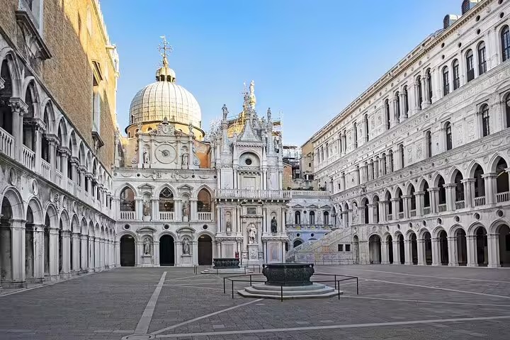 Quiet courtyard of Doge’s Palace in Venice with ornate Renaissance arches, ideal stop on a private off-the-beaten-path tour