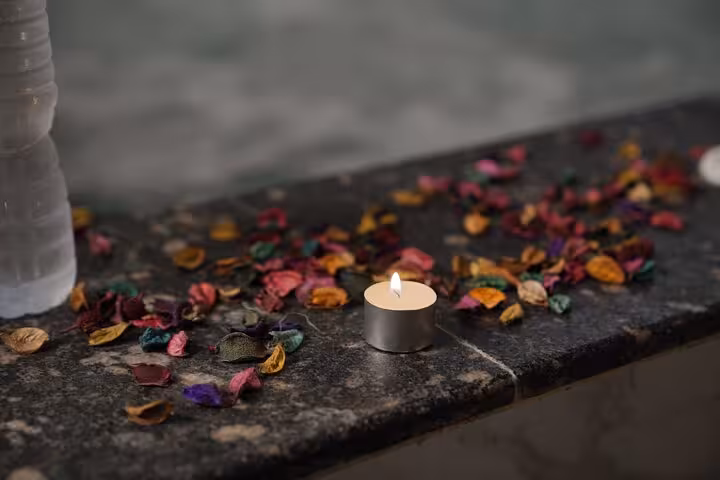 Aromatherapy candle and rose petals set for VIP solo massage experience in Sharm El Sheikh spa