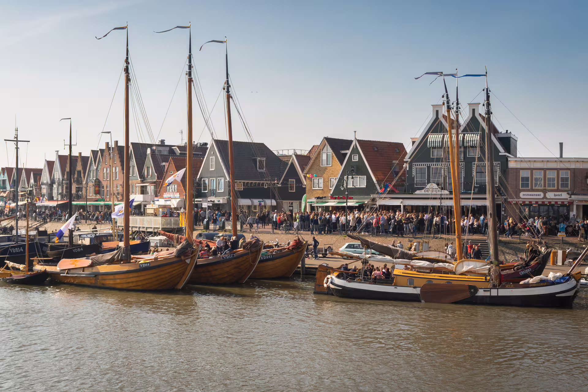 Volendam harbor with historic sailing boats and waterfront houses, self-guided walking tour audioguide in 7 languages