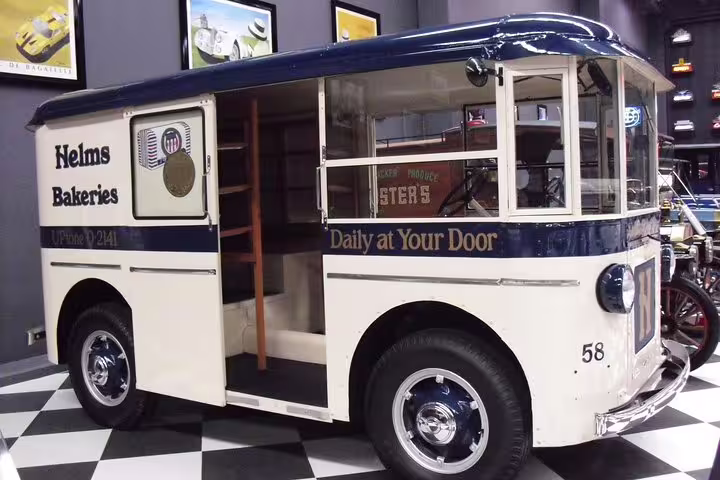 Old bus from Key museum