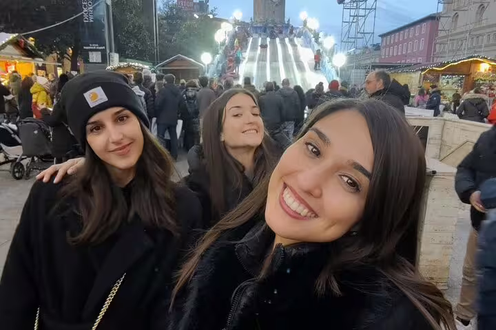 Smiling friends at a busy plaza during a Zaragoza scavenger hunt and sights self-guided walking tour