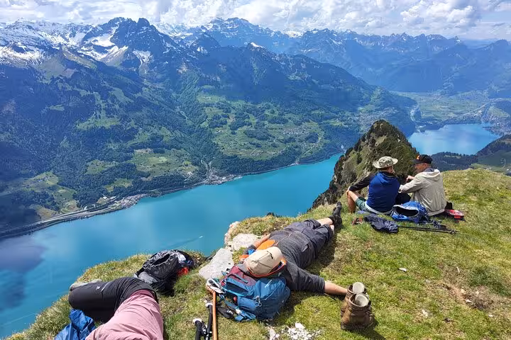 Hikers resting on Leistkamm Ridge with turquoise Walensee below on a Zurich guided hiking day trip