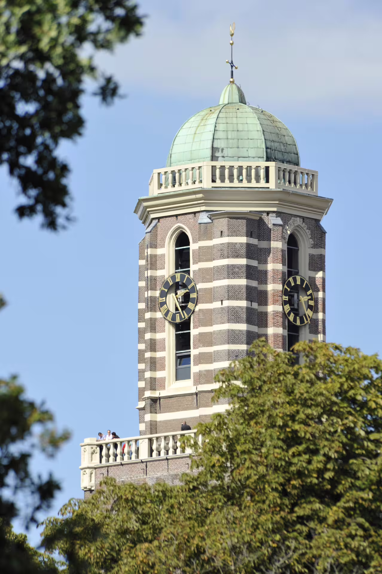 Close-up of Zwolle’s Peperbus clock tower and green dome, highlight on the 1-day audioguide walking tour.