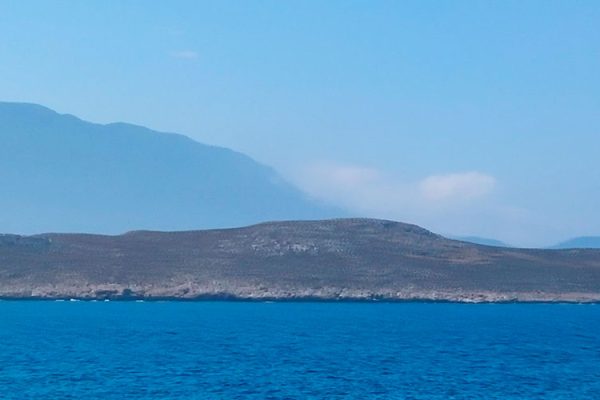 Alimia, a stunning Greek island in the Aegean Sea, boasts a significant natural harbor. Historically a crucial port and trading hub, it now offers recreational activities like sailing and fishing, attesting to its maritime legacy.