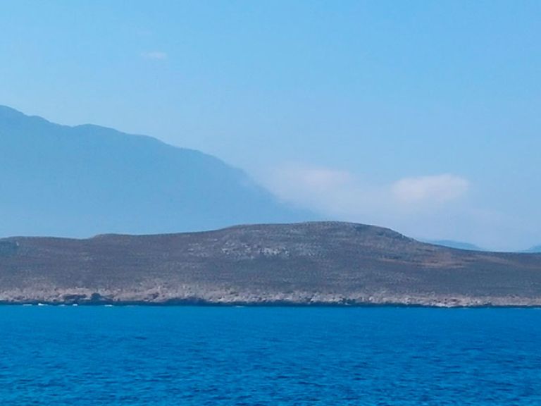 Alimia, a stunning Greek island in the Aegean Sea, boasts a significant natural harbor. Historically a crucial port and trading hub, it now offers recreational activities like sailing and fishing, attesting to its maritime legacy.