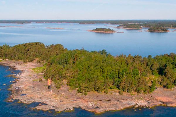 Discover the diverse beauty of Helsinki's archipelago, home to 330 islands. Explore idyllic beaches, green hills, and lush forests for the perfect blend of nature and tranquility in Finland.