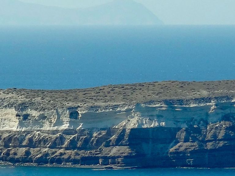 Aspronisi Island: Discover Greece's Unspoiled Gem Aspronisi, also known as Strogili, is an uninhabited rocky island in the South Aegean, west of Santorini. Experience its stunning terracotta cliffs and embrace the tranquility of this spiritual haven. A must-visit on your Greek holiday.