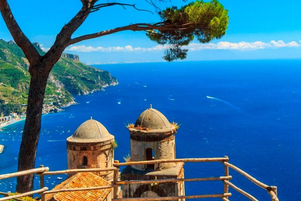 Discover Ravello, a stunning town in Italy's Campania region, perched high on a cliff with breathtaking sea views. Explore its narrow streets, historic landmarks like the Cathedral of San Pantaleone, Villa Rufolo, and Villa Cimbrone.
