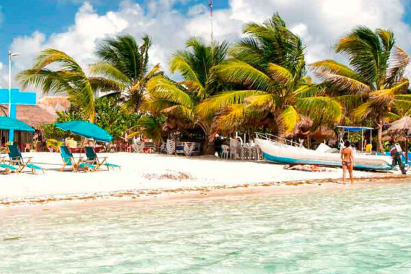 Located in the Mahahual area of Quintana Roo, Mexico, Costa Maya boasts unparalleled natural beauty. Its coastal location is perfect for snorkeling, with the vibrant Mahahual reef teeming with diverse marine life.