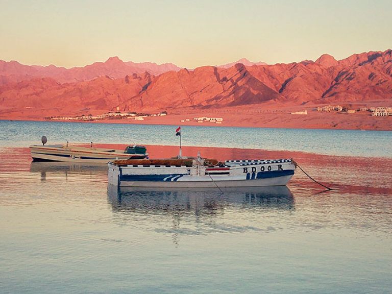 Dahab, a small coastal town on the Sinai Peninusla of Egypt, is renowned for its unbeatable scuba diving experiences. What Dahab offers, however, goes beyond its famous waters: Dahab also provides a unique and relaxed vibe that can't quite be found elsewhere.