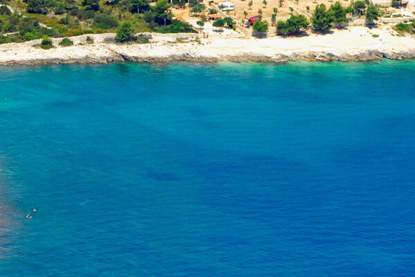 Discover the charm of Ciovo Island in central Dalmatia, ideal for outdoor enthusiasts and ocean lovers. Duga Bay is a highlight, boasting emerald waters, vibrant marine life, and stunning coral reefs. The port offers a relaxing atmosphere, complemented by a range of restaurants and cafes for delightful dining experiences.