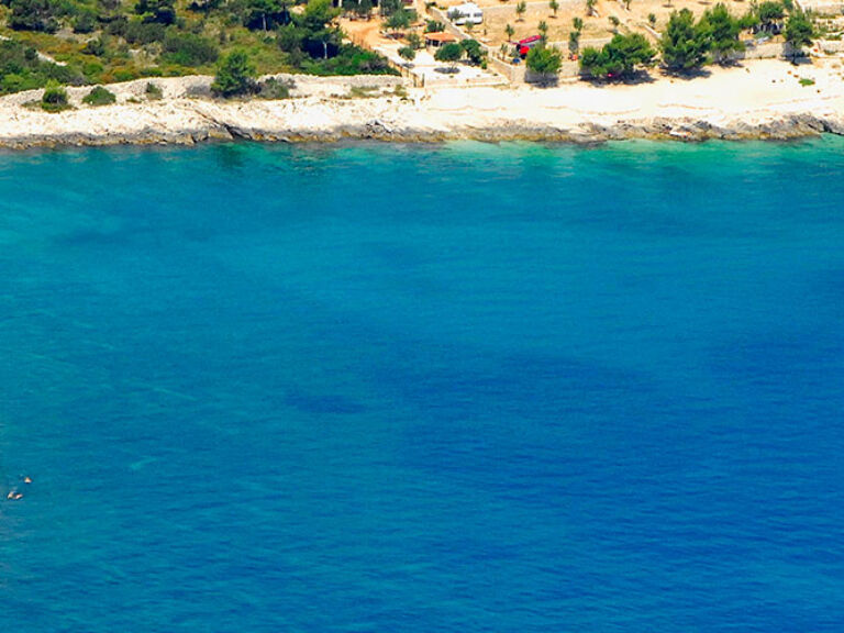 Discover the charm of Ciovo Island in central Dalmatia, ideal for outdoor enthusiasts and ocean lovers. Duga Bay is a highlight, boasting emerald waters, vibrant marine life, and stunning coral reefs. The port offers a relaxing atmosphere, complemented by a range of restaurants and cafes for delightful dining experiences.