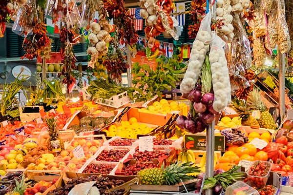 Discover the authentic Italian market experience at Florence Farmers Fresh Market. In the heart of the city, find fresh produce, meats, cheeses, and more. Friendly vendors are ready to assist you in creating a delicious Italian meal.
