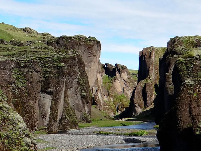 Fjaðrárgljúfur-canyon