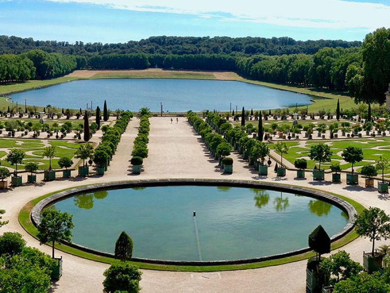 André Le Nôtre designed the magnificent Gardens of Versailles in the 17th century. Spanning over 800 hectares, these world-renowned gardens complement the Palace of Versailles, France's primary royal residence from 1682 to 1789.