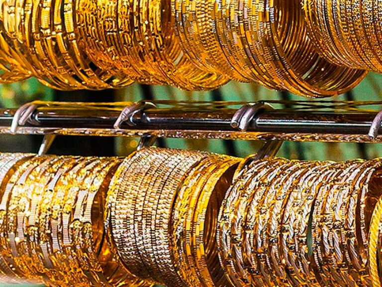 Abu Dhabi Gold Souk, located centrally, offers gold, silver, and platinum jewelry, plus unique souvenirs for loved ones. A top spot for authentic Abu Dhabi mementos.