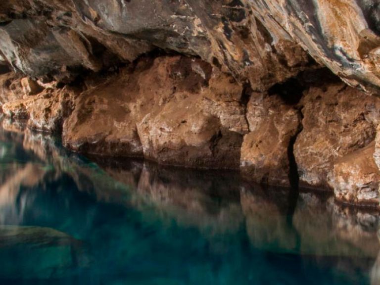 Grjótagjá-Cave