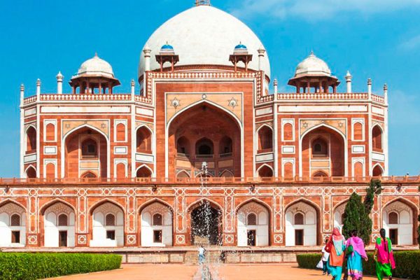 The Humayun Tomb in Delhi, India, is an incredible and historically significant garden-tomb, built between 1562 and 1571. Its timeless beauty and UNESCO recognition make it a remarkable site.