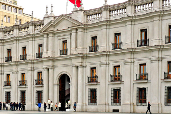 The La Moneda Presidential Palace in Santiago is a historic landmark. Occupying a city block, its exterior is adorned with sculptures, and the interior houses historic artifacts and artwork, making it a must-see for visitors.