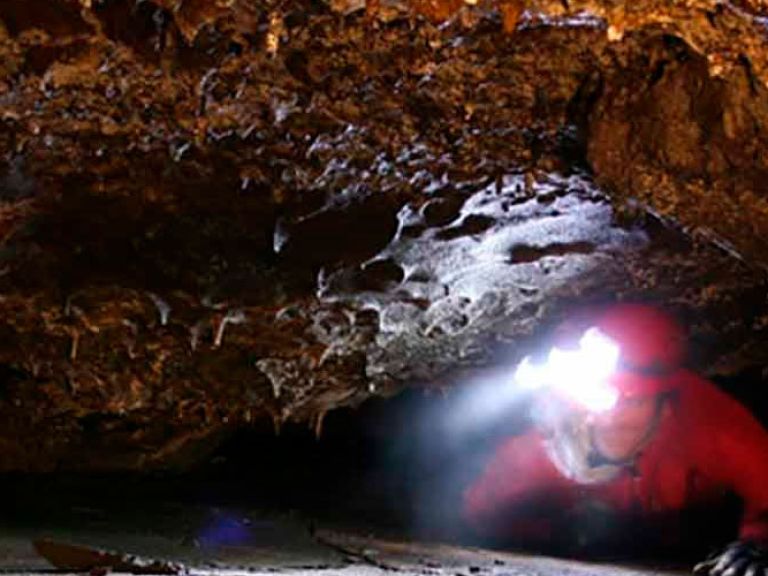 Litli-Björn-Cave
