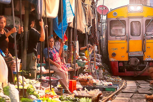 The famous Maeklong Railway Market in Samut Songkhram Province offers a unique experience as trains regularly pass through. Vendors and customers quickly clear the way, resuming their activities once the train has passed. It's a must-see attraction for visitors.