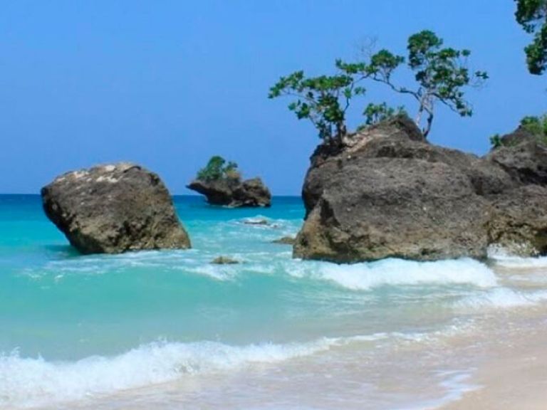 Mangapwani, on Zanzibar's western coast, is renowned for its rustic, unspoiled beach. Unlike other developed areas, it offers a laid-back experience perfect for swimming, sunbathing, and relaxation.