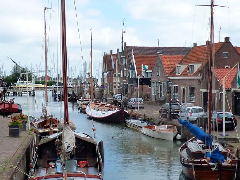 Experience the charm of historic Monnickendam on the banks of Markermeer. Discover well-preserved 17th-century houses, a scenic harbor, and rich Dutch history. Enjoy water sports and explore shops and restaurants in the city center.