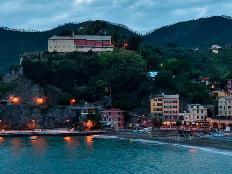 Monterosso al Mare, the largest of the Cinque Terre villages, boasts breathtaking hilltop views of the village and coastline. Discover historical treasures like the Church of San Giovanni Battista and the Statue of Liberty.