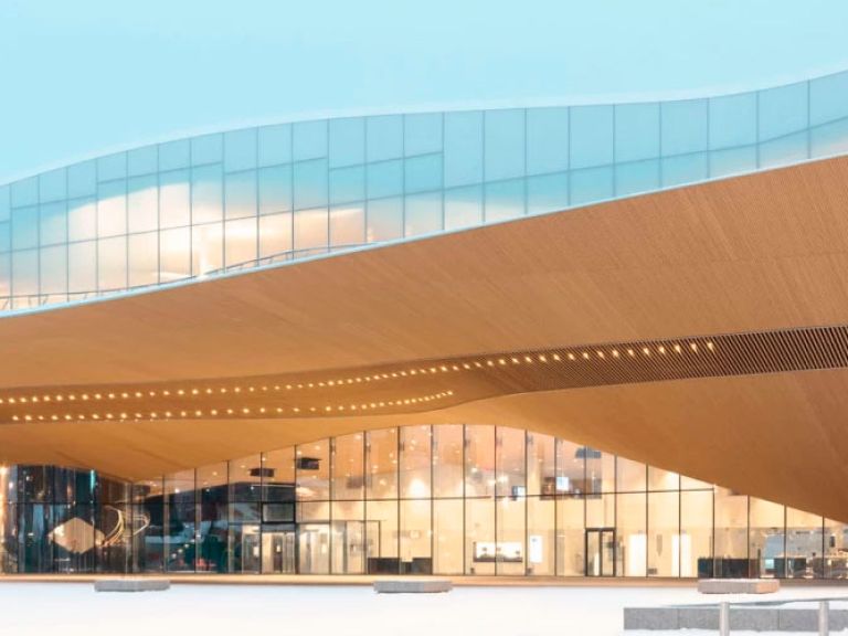 Explore the innovative Oodi Library in Helsinki, a haven for book lovers and architecture enthusiasts. Enjoy city views, cutting-edge technology, workshops, and a broad collection of reading material in its tranquil setting.