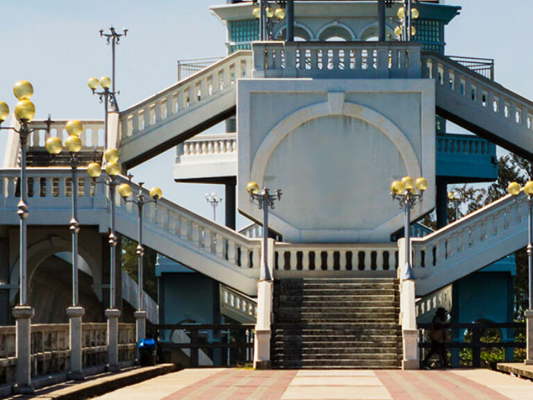 Sarasin Bridge, connecting Phuket and Phang Nga in southern Thailand, is one of the country's most beautiful bridges. Completed in 1971 and stretching 1,650 meters, it offers scenic views of the Andaman Sea, Phang Nga Bay, and Surin Islands National Park.