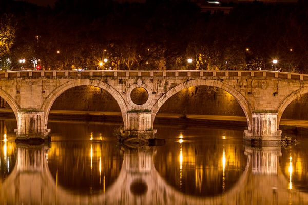 Explore Rome's historic charm on Ponte Sisto, an ancient bridge spanning the Tiber River. Built in the 15th century, it connects Trastevere to Regola, captivating tourists with its rich history and central location in the Eternal City.