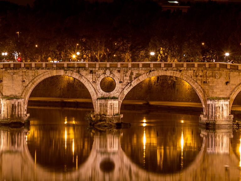 Explore Rome's historic charm on Ponte Sisto, an ancient bridge spanning the Tiber River. Built in the 15th century, it connects Trastevere to Regola, captivating tourists with its rich history and central location in the Eternal City.