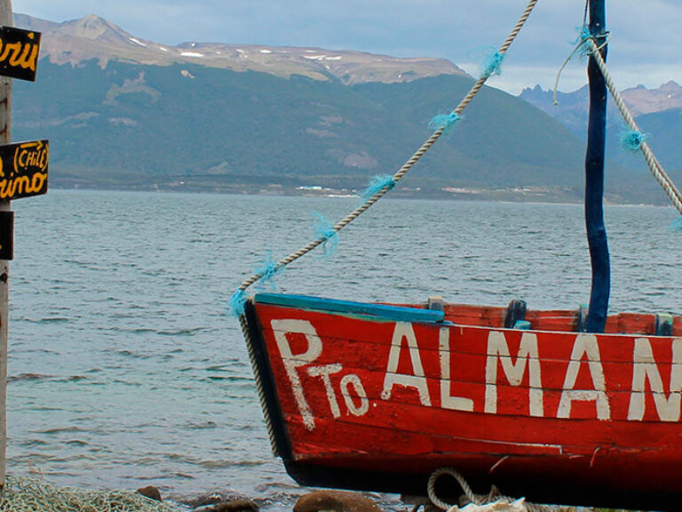 Puerto Almanza is a small fishing village located on the east coast of the Beagle Channel, 75 km from the city of Ushuaia. Between desolate stops, on the coast of the Beagle Channel, find the warmth of Puerto Almanza.