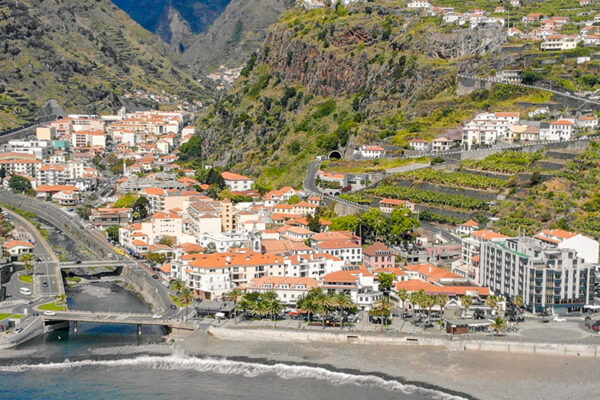 Ribeira Brava, named after its fierce stream, boasts beaches, cliffs, and stunning landscapes. Attractions include MadeiraTheme Park, Monte Palace Garden, Europe's tall Cabo Girão cliff, and various viewpoints.