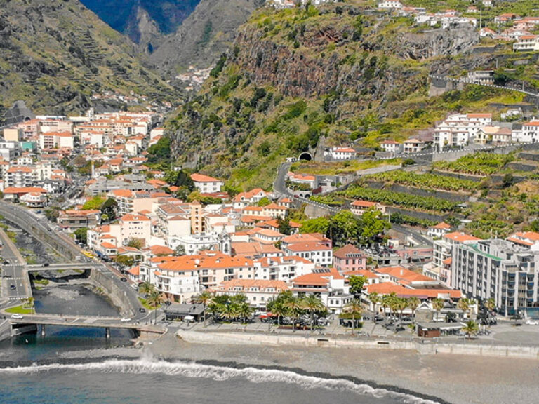 Ribeira Brava, named after its fierce stream, boasts beaches, cliffs, and stunning landscapes. Attractions include MadeiraTheme Park, Monte Palace Garden, Europe's tall Cabo Girão cliff, and various viewpoints.