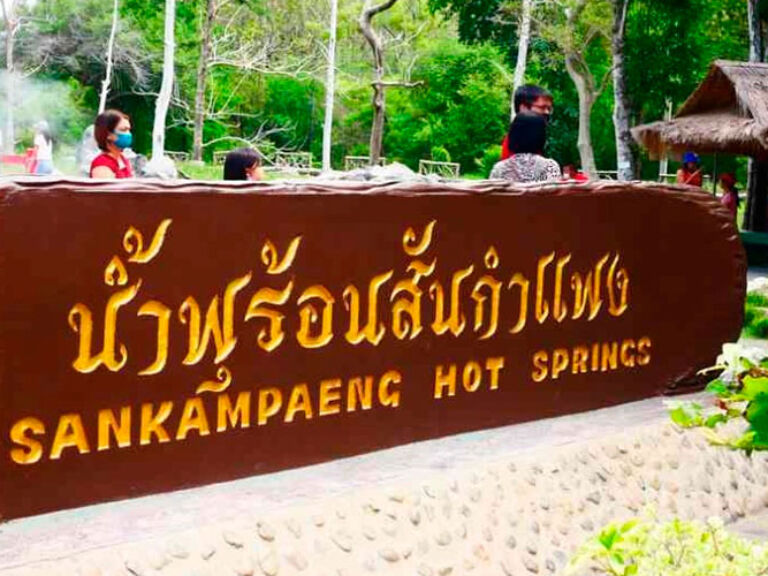 Located 40 minutes from Chiang Mai, Sankampaeng Hot Springs sit in a picturesque valley enveloped by verdant forests. Rich in minerals, the therapeutic waters are said to treat skin issues, joint pain, and digestive disorders. A popular relaxation spot among locals.